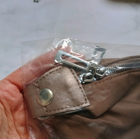 Alo Yoga Gym Travel Duffle Tote Bag Oversized In Brown - Picture 5 of 6